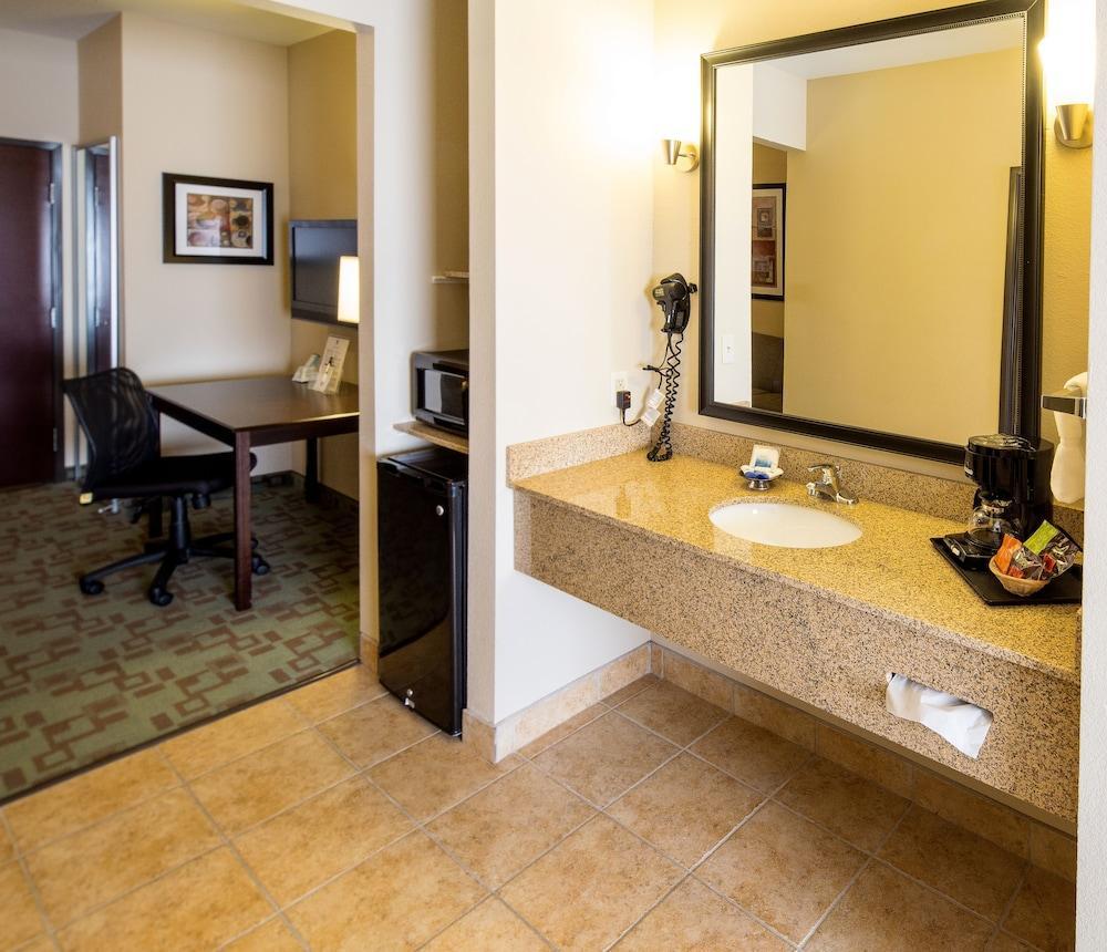 Best Western Plus Eastgate Inn & Suites Wichita Esterno foto