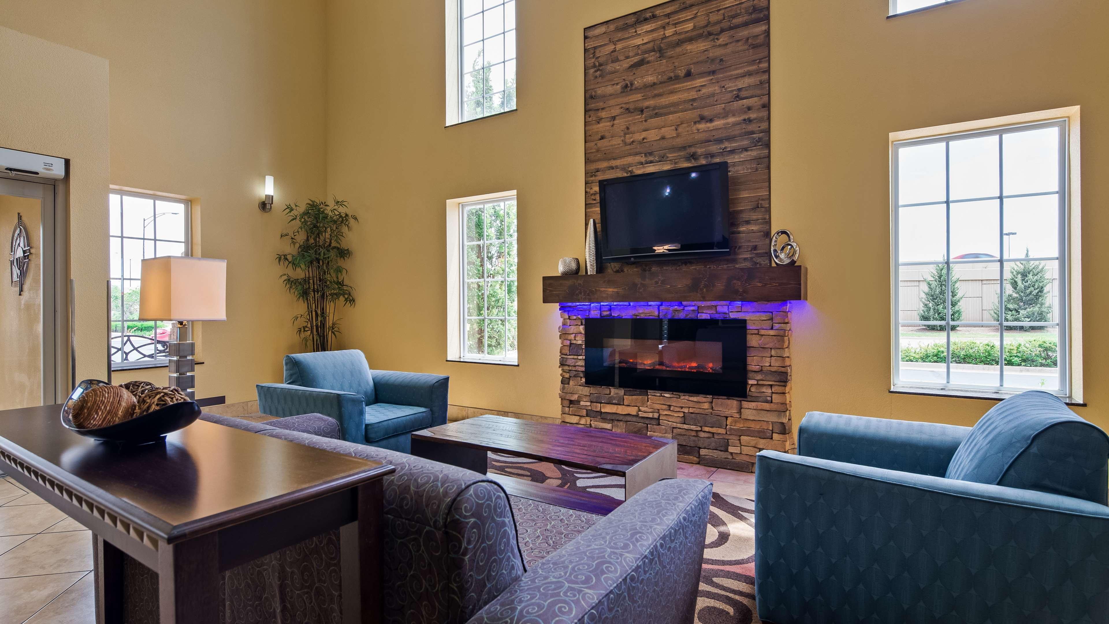 Best Western Plus Eastgate Inn & Suites Wichita Esterno foto