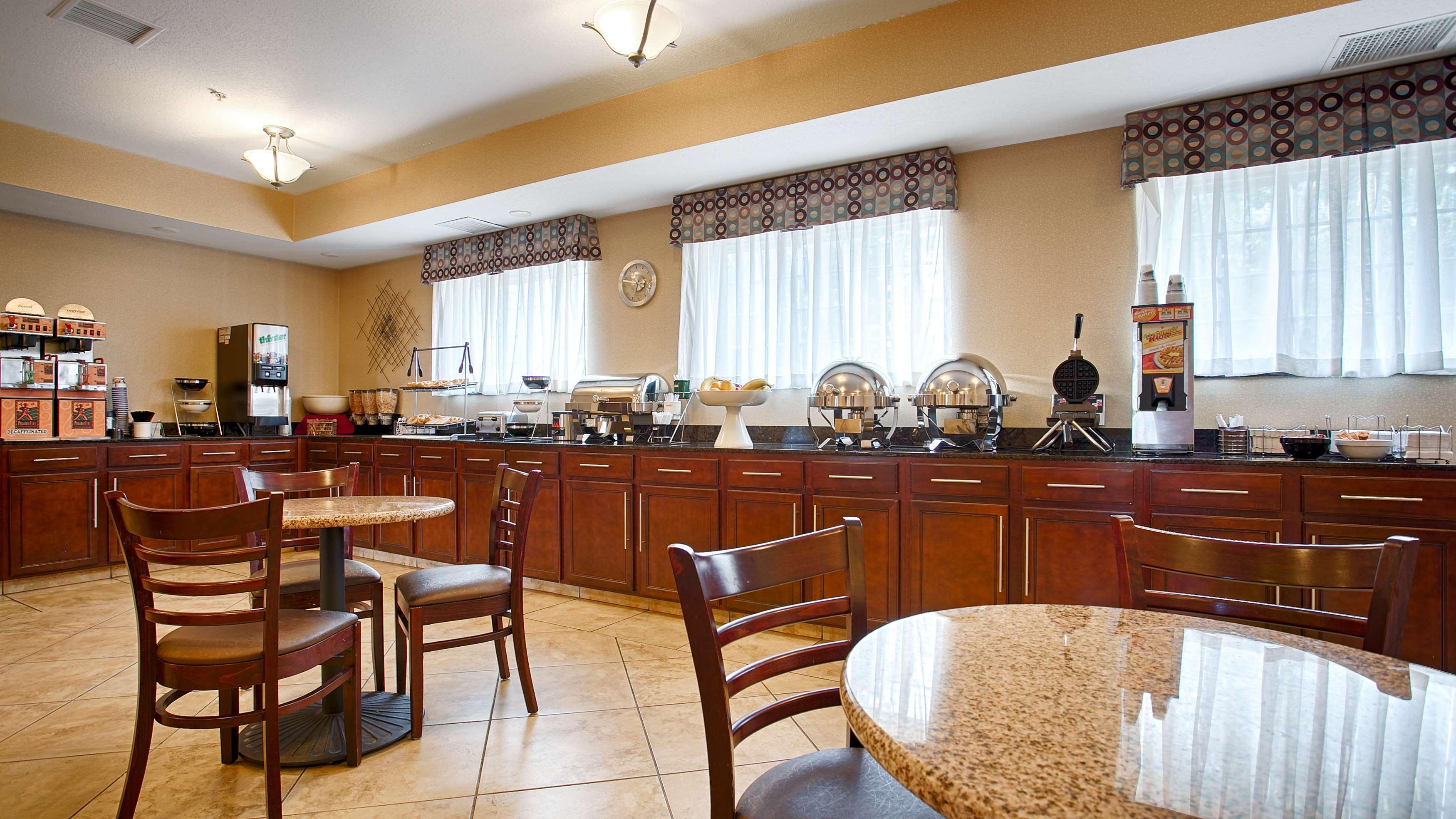 Best Western Plus Eastgate Inn & Suites Wichita Esterno foto