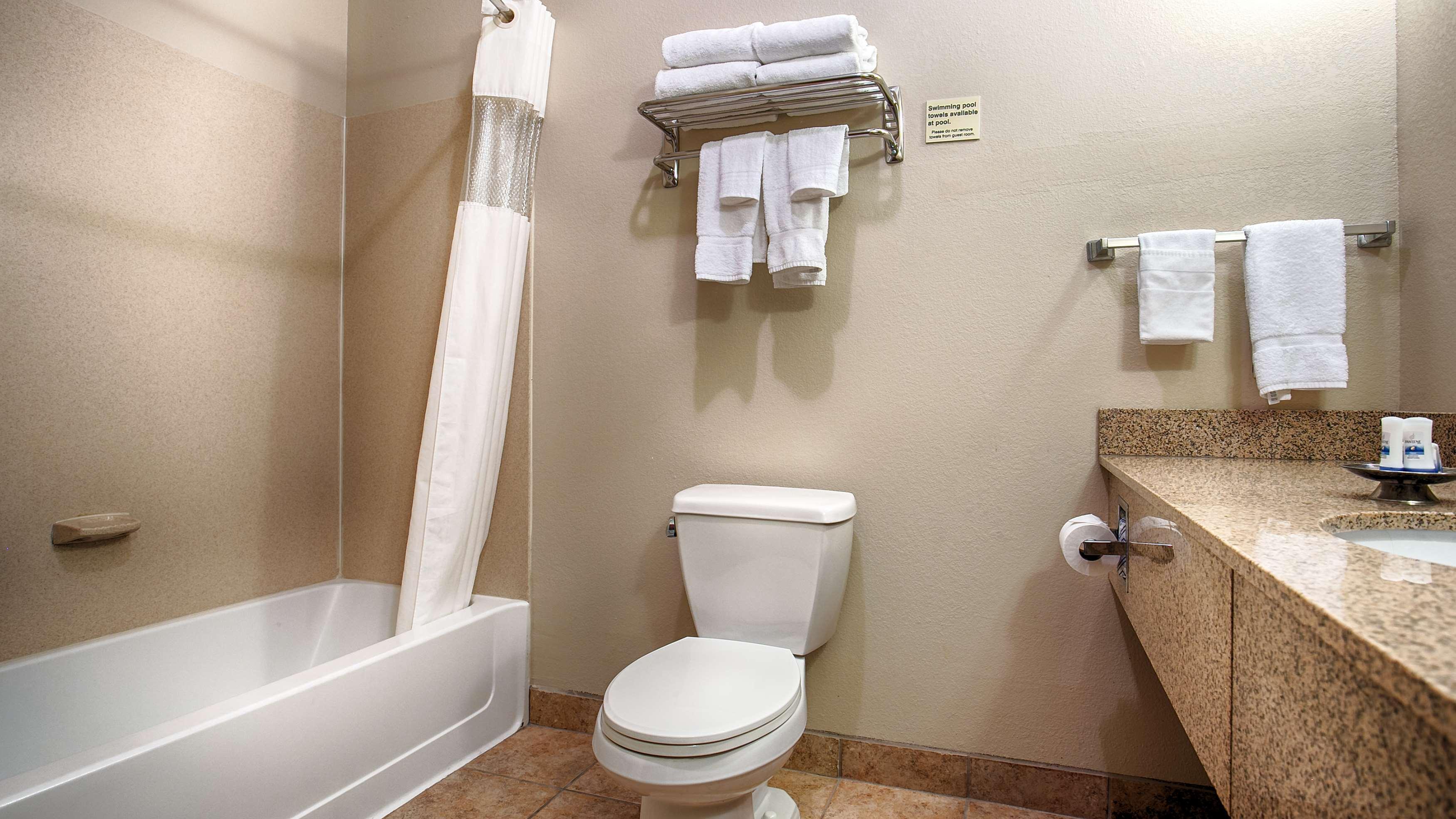 Best Western Plus Eastgate Inn & Suites Wichita Esterno foto