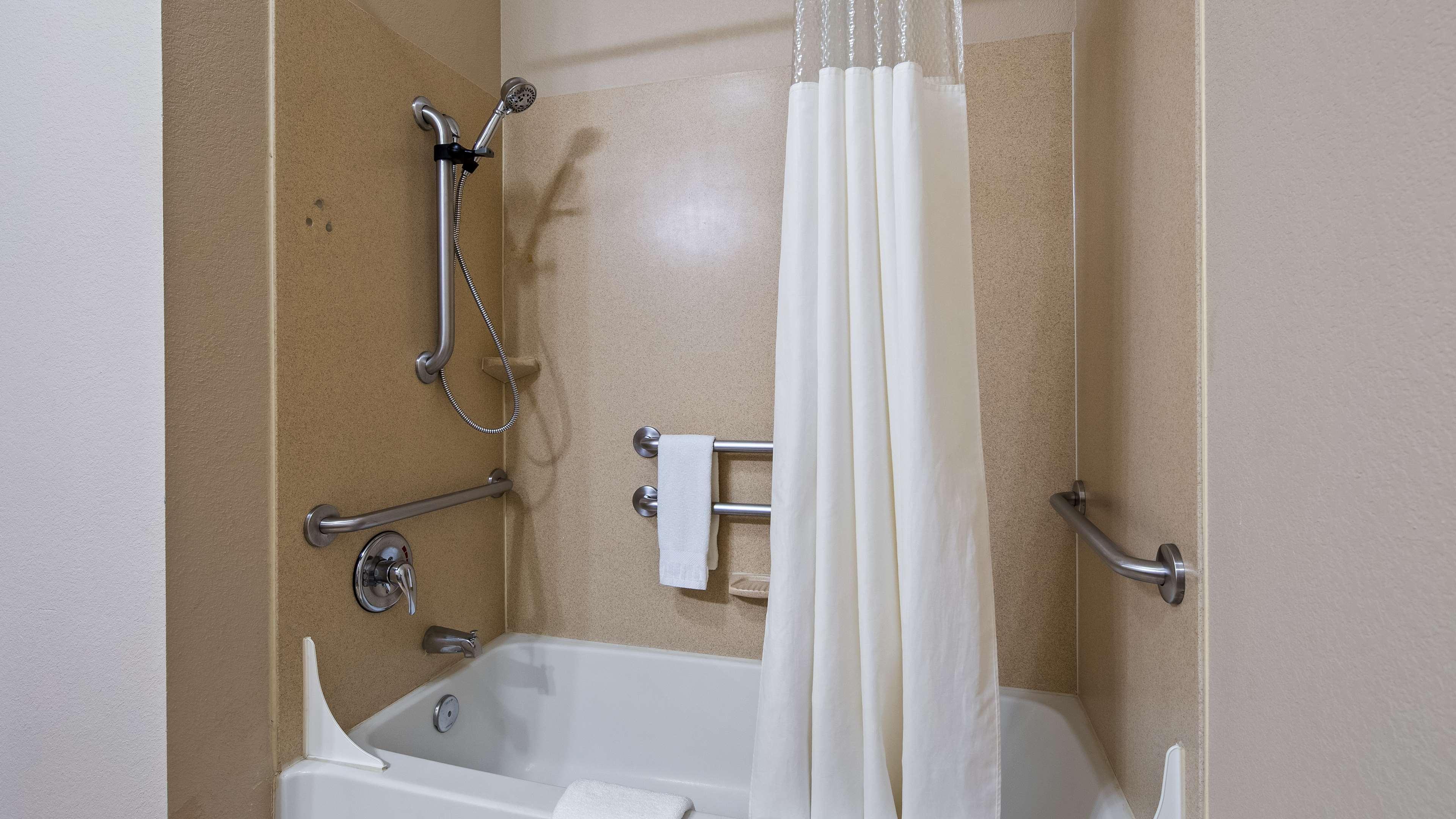 Best Western Plus Eastgate Inn & Suites Wichita Esterno foto