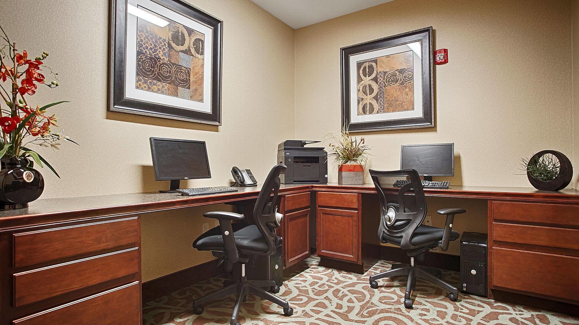 Best Western Plus Eastgate Inn & Suites Wichita Esterno foto