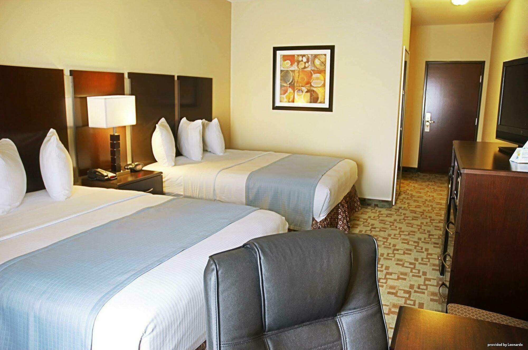 Best Western Plus Eastgate Inn & Suites Wichita Esterno foto